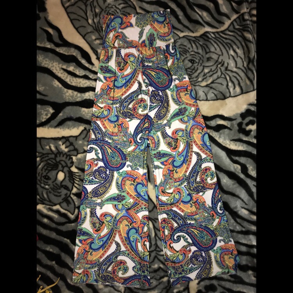 FLOWY BOHO PATTERNED PANTS